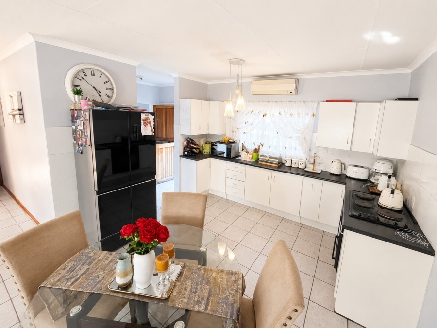 3 Bedroom Property for Sale in Geelhoutpark North West